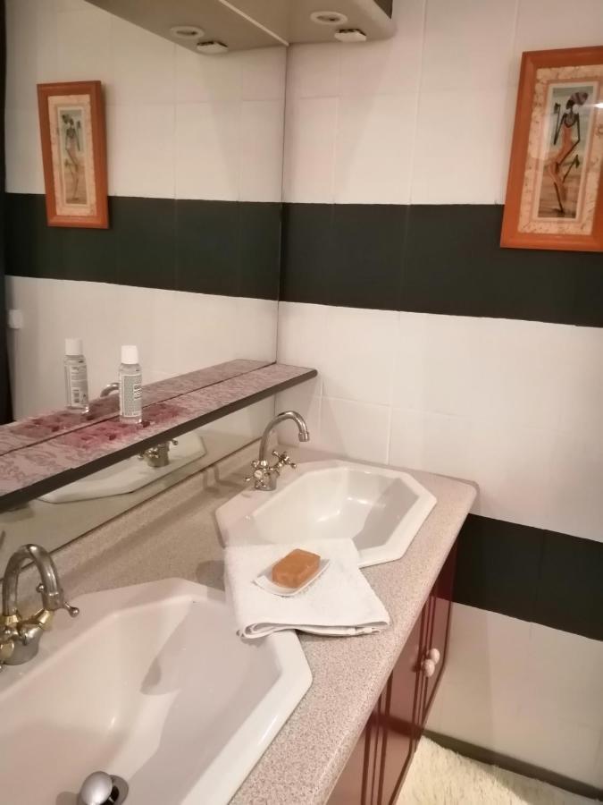 Bed and Breakfast Jacuzzi Massage Sur Rdv,Duo,Reiki,Californien, Reflexologie Plantaire, Et Bouteille Mousseux Offerte Ferolles Esterno foto