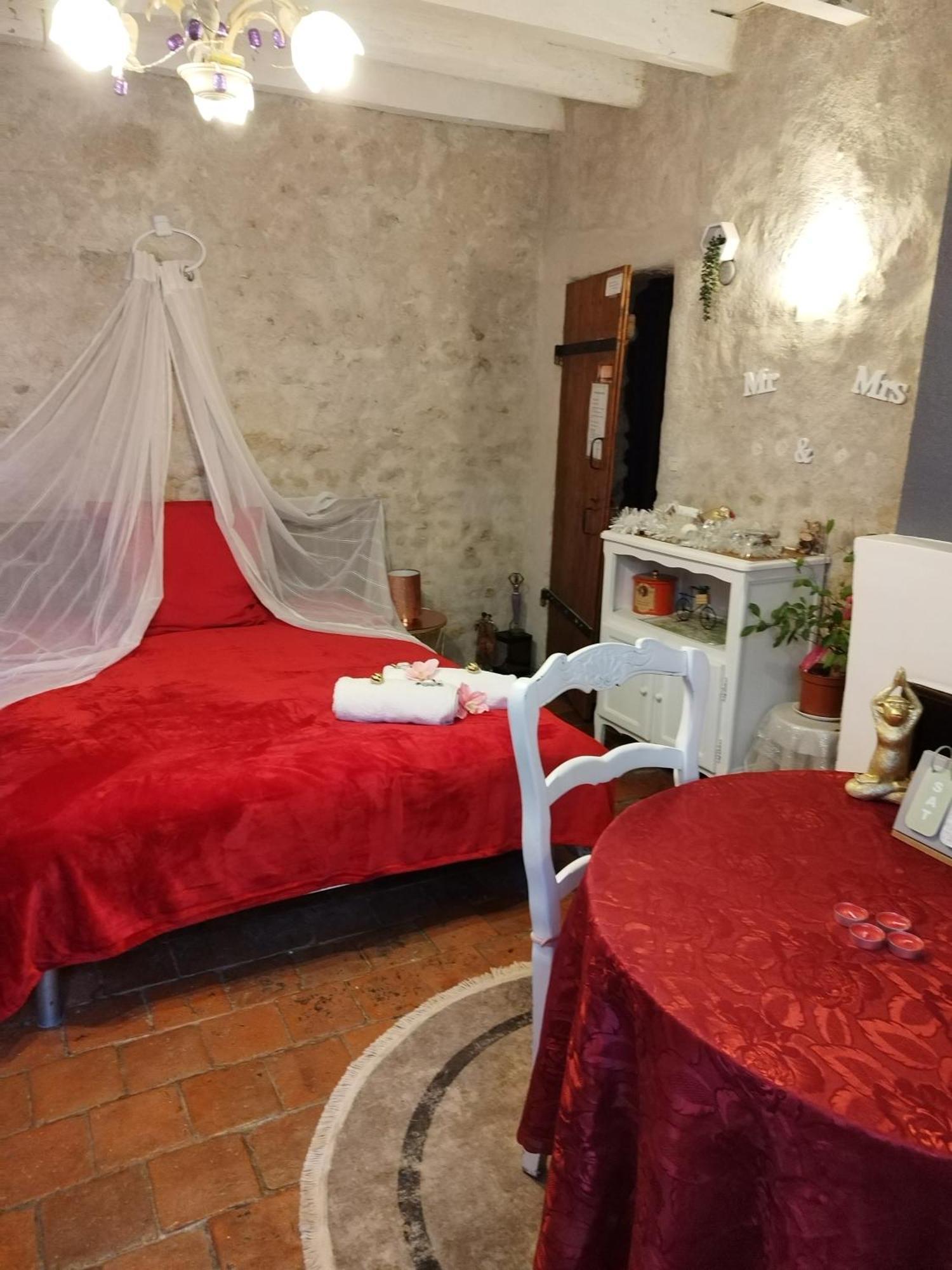 Bed and Breakfast Jacuzzi Massage Sur Rdv,Duo,Reiki,Californien, Reflexologie Plantaire, Et Bouteille Mousseux Offerte Ferolles Esterno foto